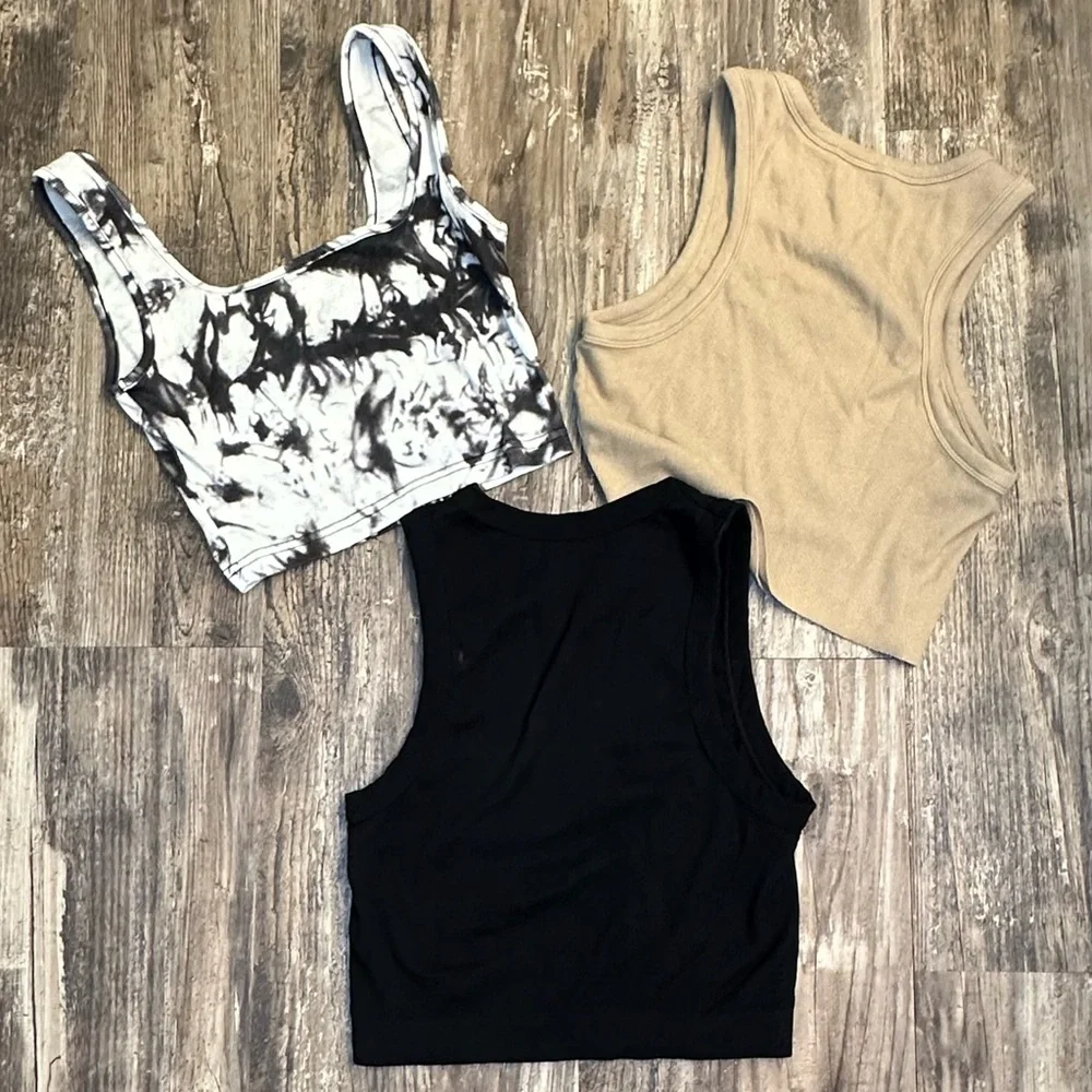 Lot of 3 black, black & white tie dye, tan sleeveless crop tops juniors‎ XS - Picture 2 of 12